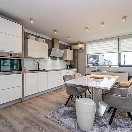Aquavista With Private Pool Apartment Malinska