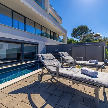 Lägenhet Aquavista With Private Pool