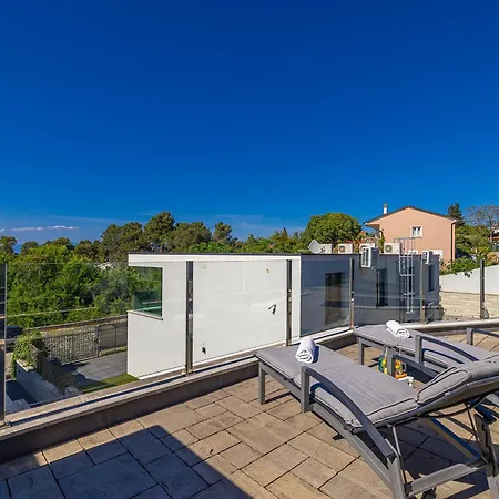 Aquavista With Private Pool Malinska