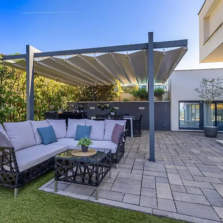 Aquavista With Private Pool *