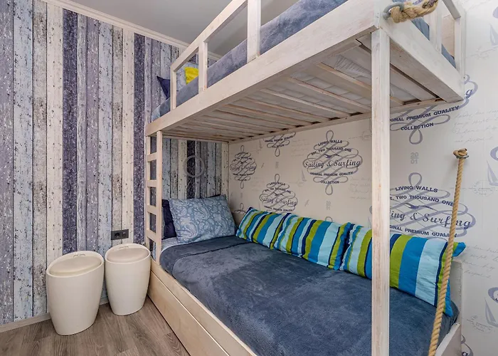 Aquavista With Private Pool Malinska