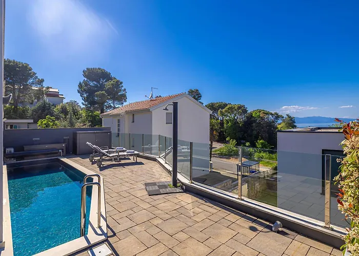 Aquavista With Private Pool * Malinska