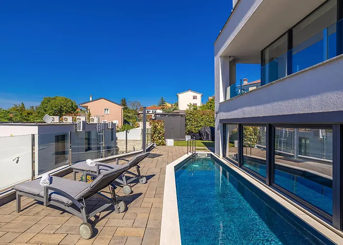 Aquavista With Private Pool *