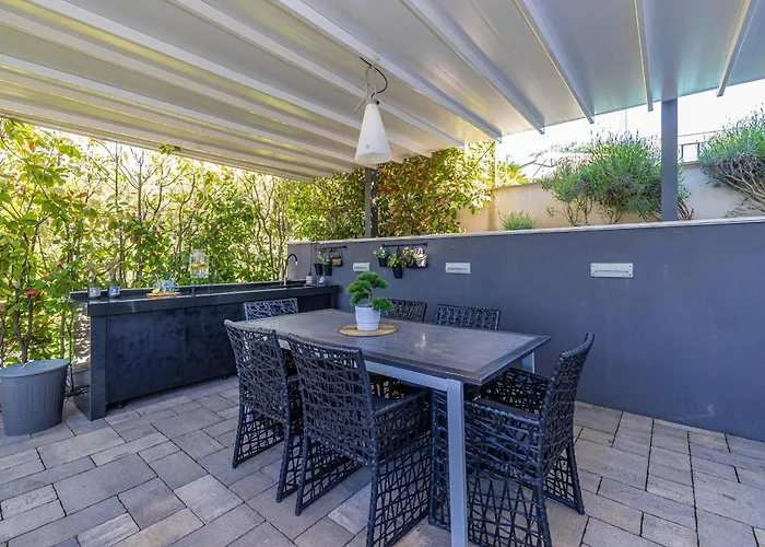 Aquavista With Private Pool Lägenhet Malinska