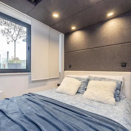 Aquavista With Private Pool